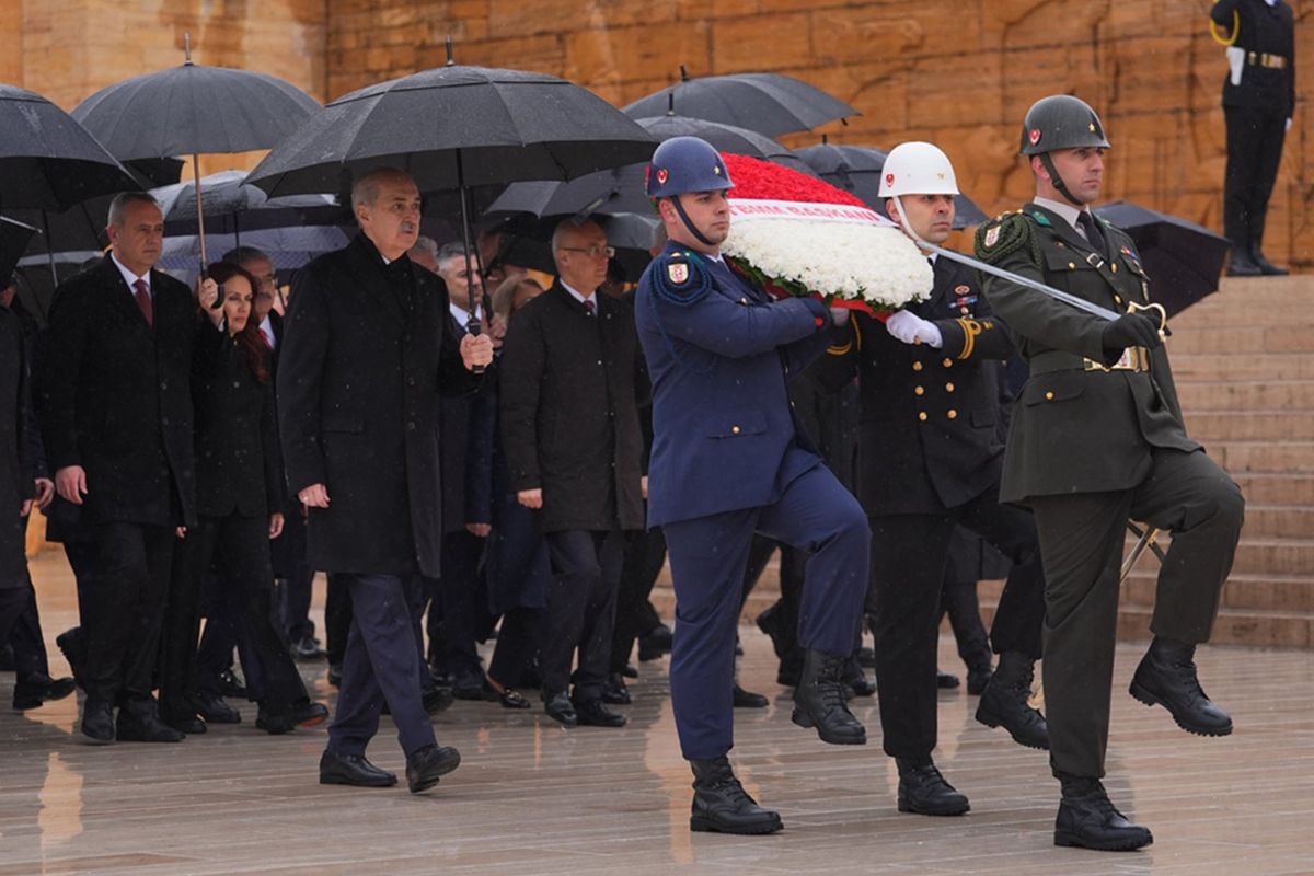 106 yıllık gurur! Devlet erkanı Anıtkabir\'i ziyaret etti