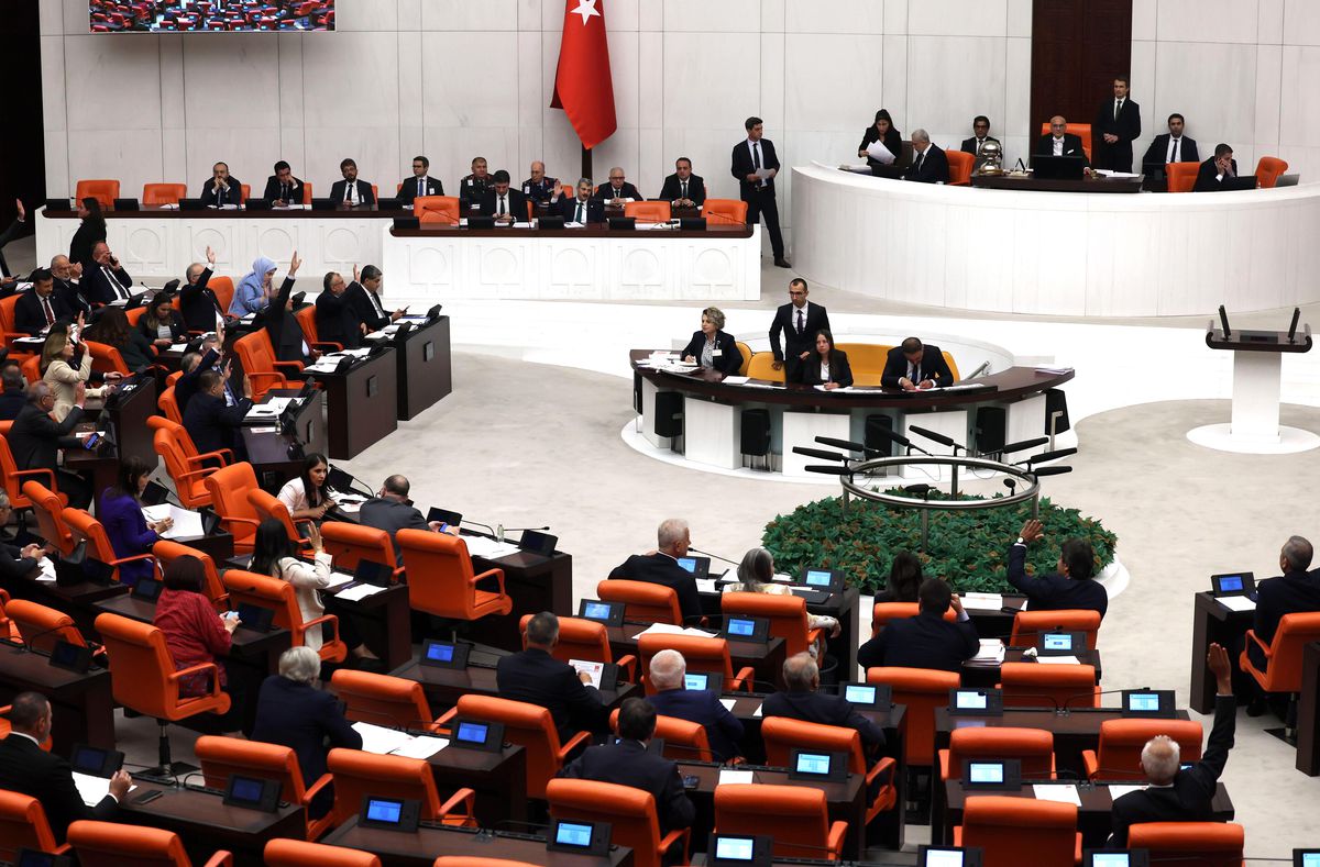 Doğum İzni ve Sosyal Medya Düzenlemeleri Yasalaştı