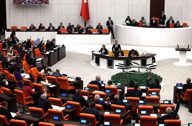 Doğum İzni ve Sosyal Medya Düzenlemeleri Yasalaştı