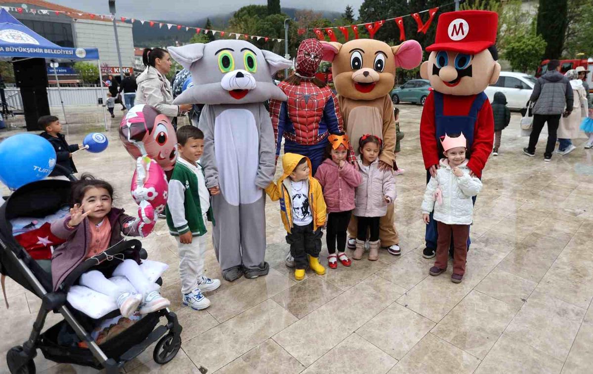 23 Nisan\'da Muğla çocukların neşesiyle renklendi