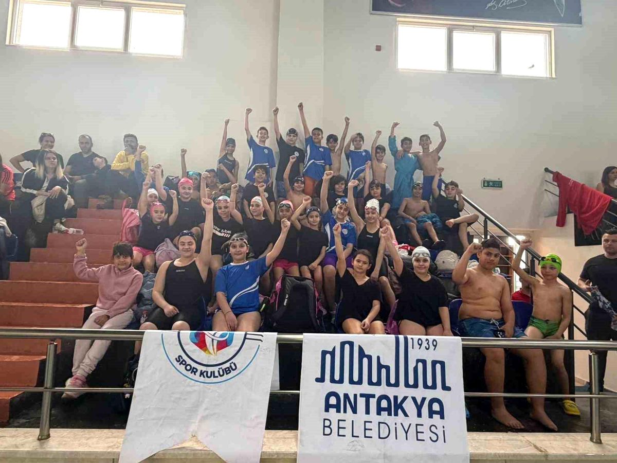 Antakya Belediyesi\'nin sporcuları madalyaları topladılar