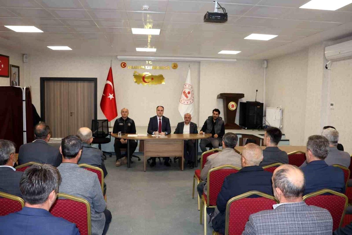 Aslanapa\'da Genel Kurul Toplantısı