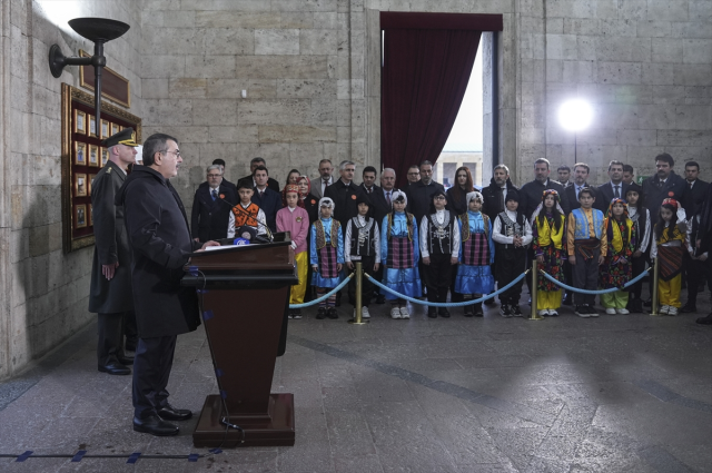 Bakan Tekin 81 ilden çocuklarla Anıtkabir'de: Düşünen, üreten ve değer katan bireyler yetiştiriyoruz