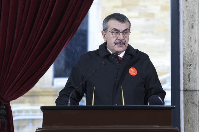 Bakan Tekin 81 ilden çocuklarla Anıtkabir'de: Düşünen, üreten ve değer katan bireyler yetiştiriyoruz