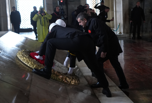 Bakan Tekin 81 ilden çocuklarla Anıtkabir'de: Düşünen, üreten ve değer katan bireyler yetiştiriyoruz