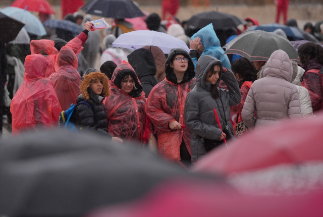 Bakan Tekin 81 ilden çocuklarla Anıtkabir'de: Düşünen, üreten ve değer katan bireyler yetiştiriyoruz