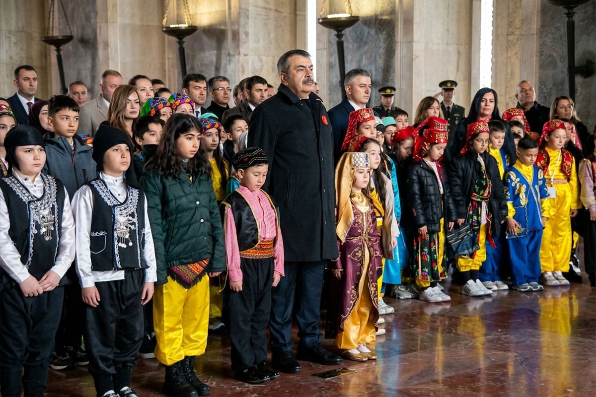 Bakan Tekin 81 ilden çocuklarla Anıtkabir\'de: Düşünen, üreten ve değer katan bireyler yetiştiriyoruz