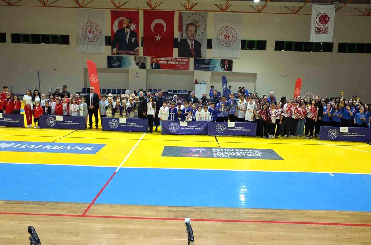 Balıkesir\'de Çocuk Sporları Şenliği ödül töreni ile tamamlandı