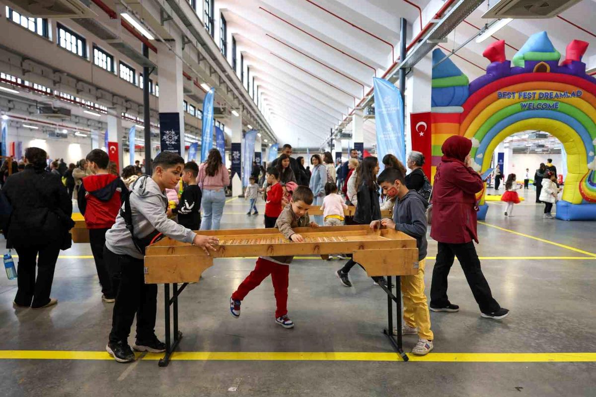 Başkan Çerçioğlu\'ndan çocuklara 23 Nisan hediyesi