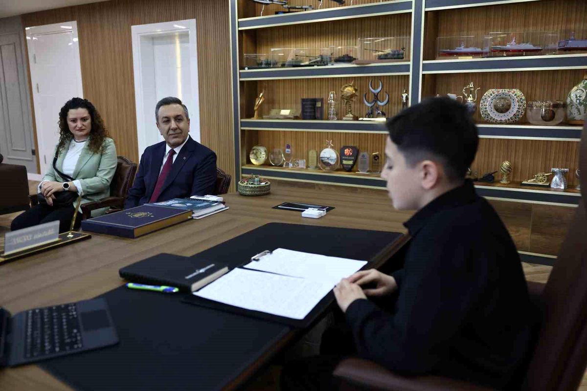 Başkan Dere, koltuğunu Taha\'ya devretti