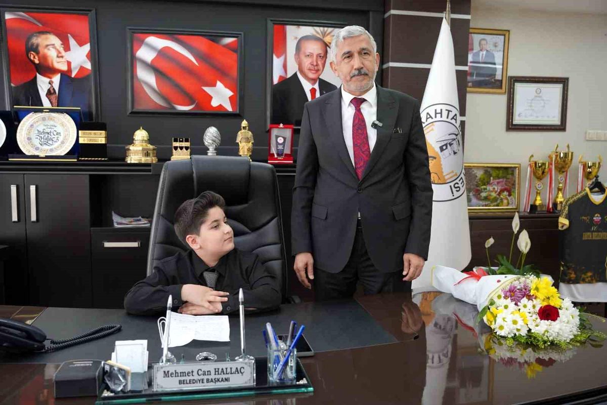 Başkan Hallaç, koltuğunu 10 yaşındaki Ebubekir\'e devretti