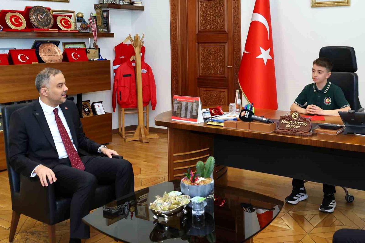 23 Nisan\'da makam minik başkana devredildi