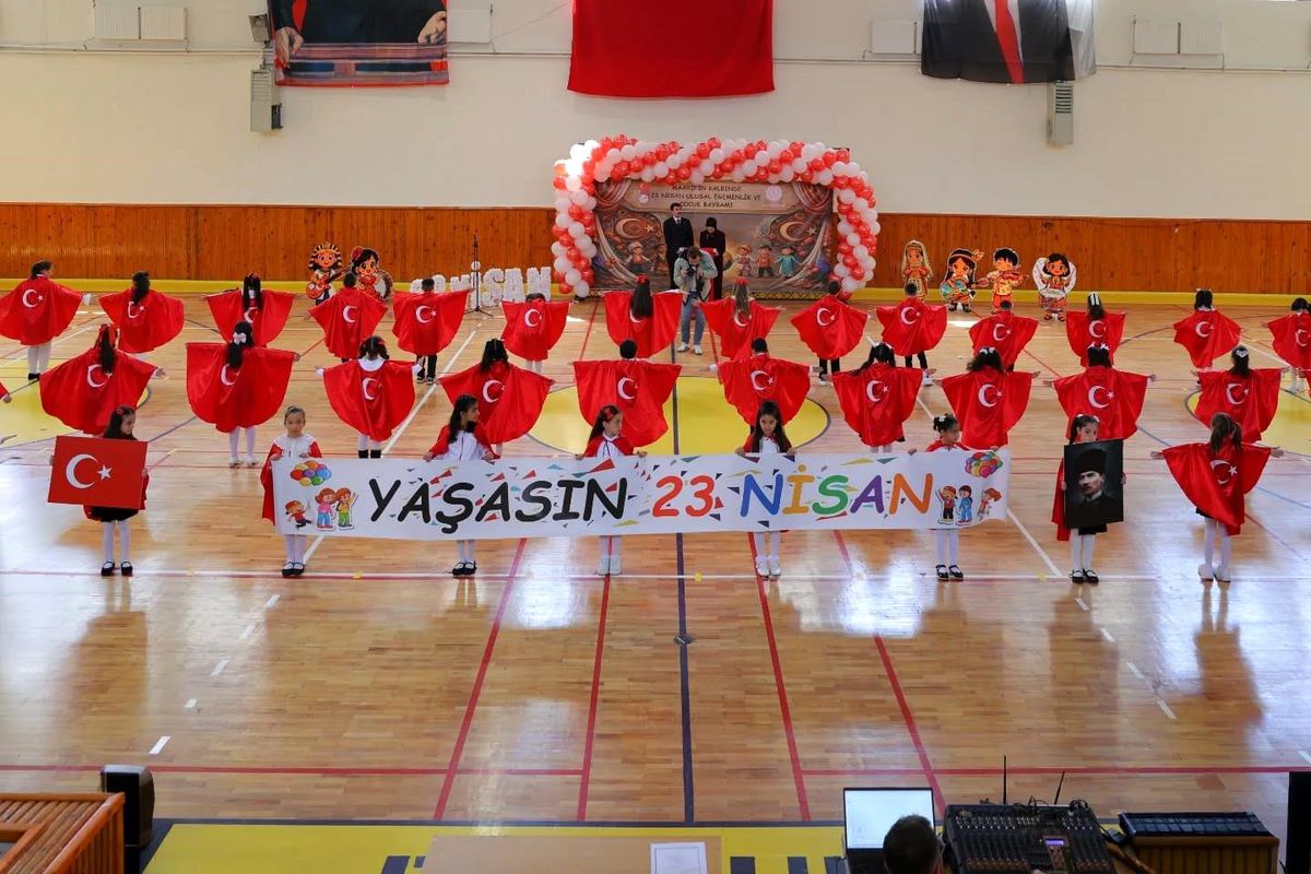 Bayburt\'ta 23 Nisan Çocuk Bayramı coşkuyla kutlandı