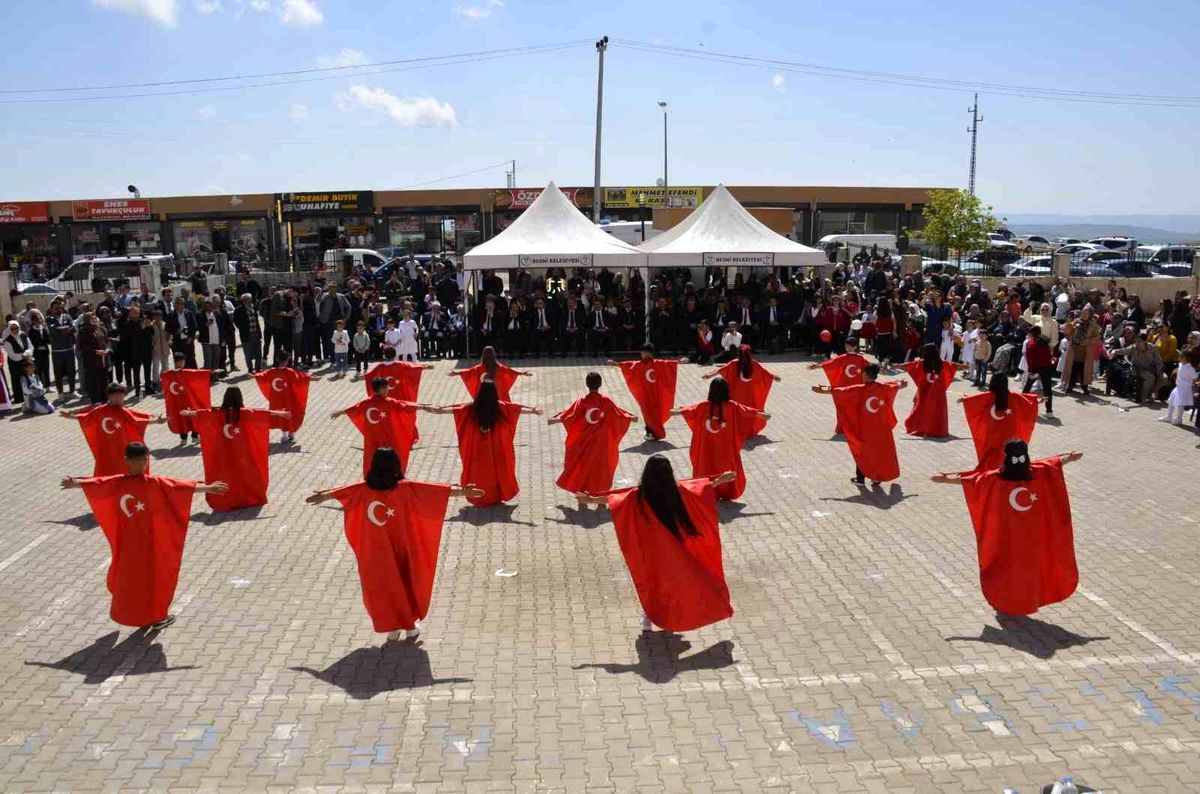 Besni\'de 23 Nisan coşkusu