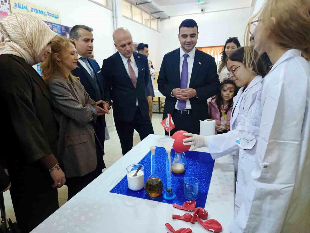 Bilecik\'te \'23 Nisan Çocuk Kimya Şenliği\' düzenlendi