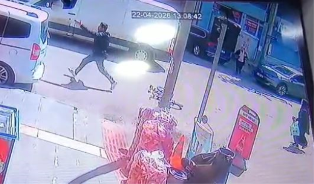 Bisikletli çocuk otomobilin altında metrelerce sürüklendi