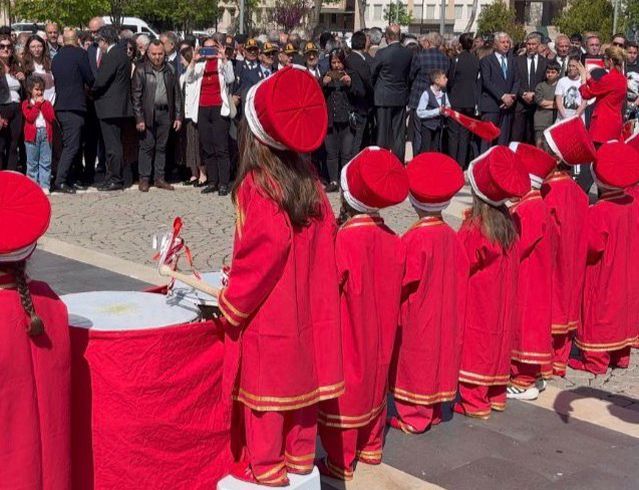 CHP’lilerin çocuklara sırtını dönmesine Özel’den ilk yorum