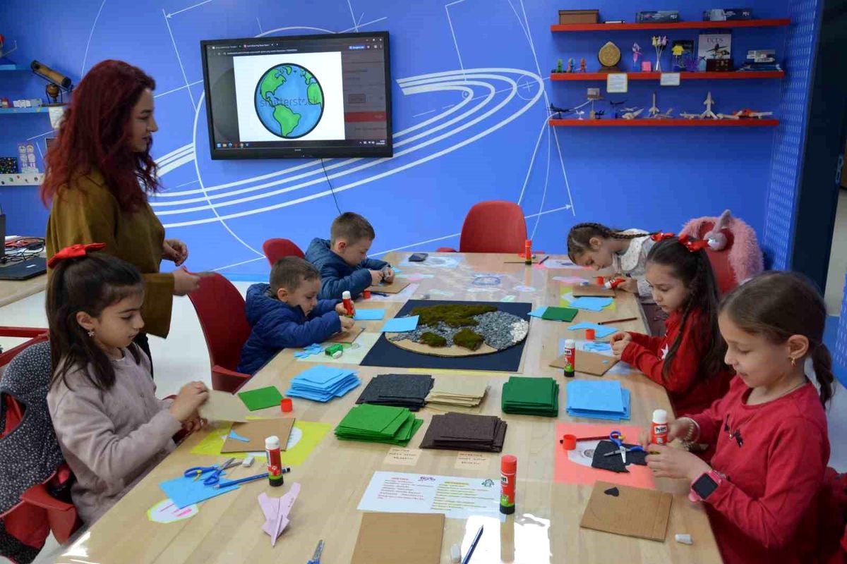 Demirci\'de 23 Nisan Bilim Şenliği