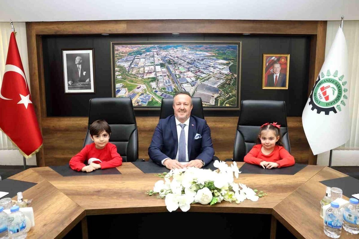 Miniklerden 23 Nisan Kutlaması