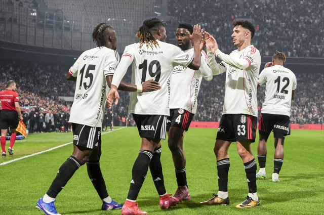 Dolmabahçe'de sürprize yer yok! Beşiktaş, kupada adını yarı finale yazdırdı