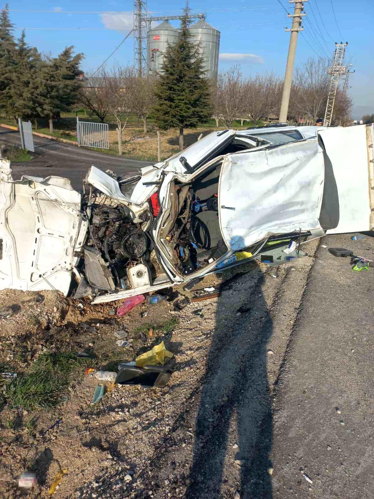 Elazığ\'da Kaza: Otomobil Direğe Çarptı, Bir Yaralı