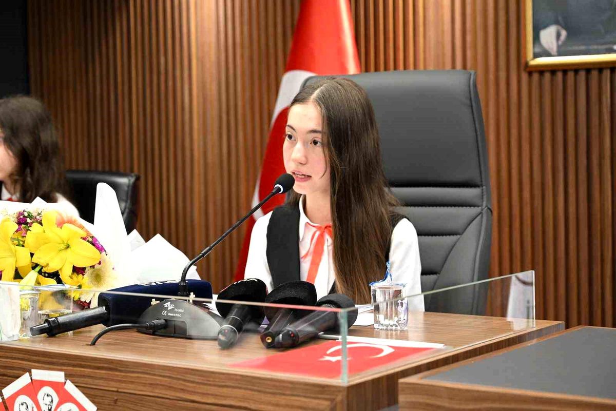 Gaziosmanpaşa\'da 23 Nisan Çocuk Meclisi\'den dünyaya barış mesajı