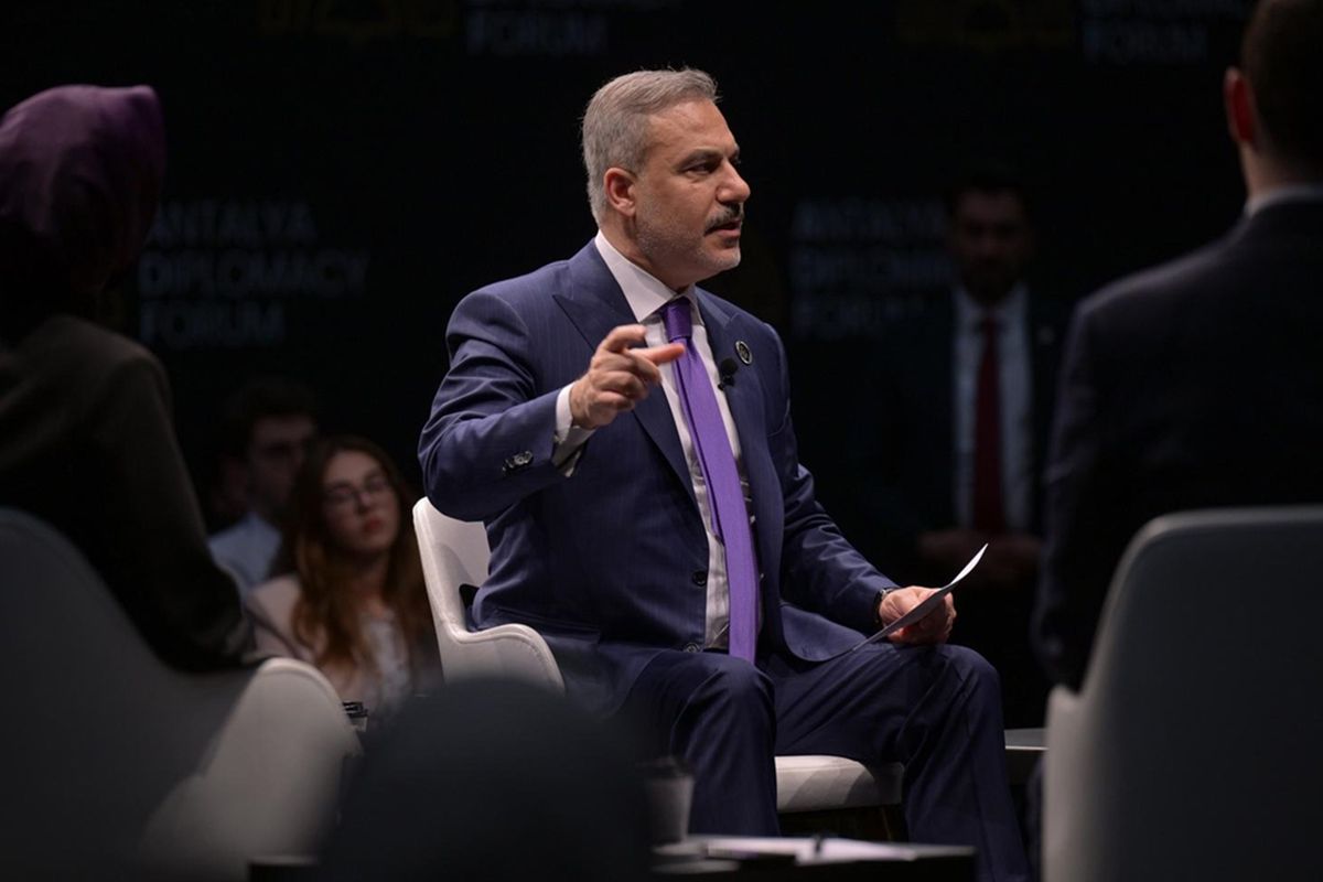 Gençlerden Hakan Fidan\'ı terleten soru: Buna cevap veremeyeceğim!