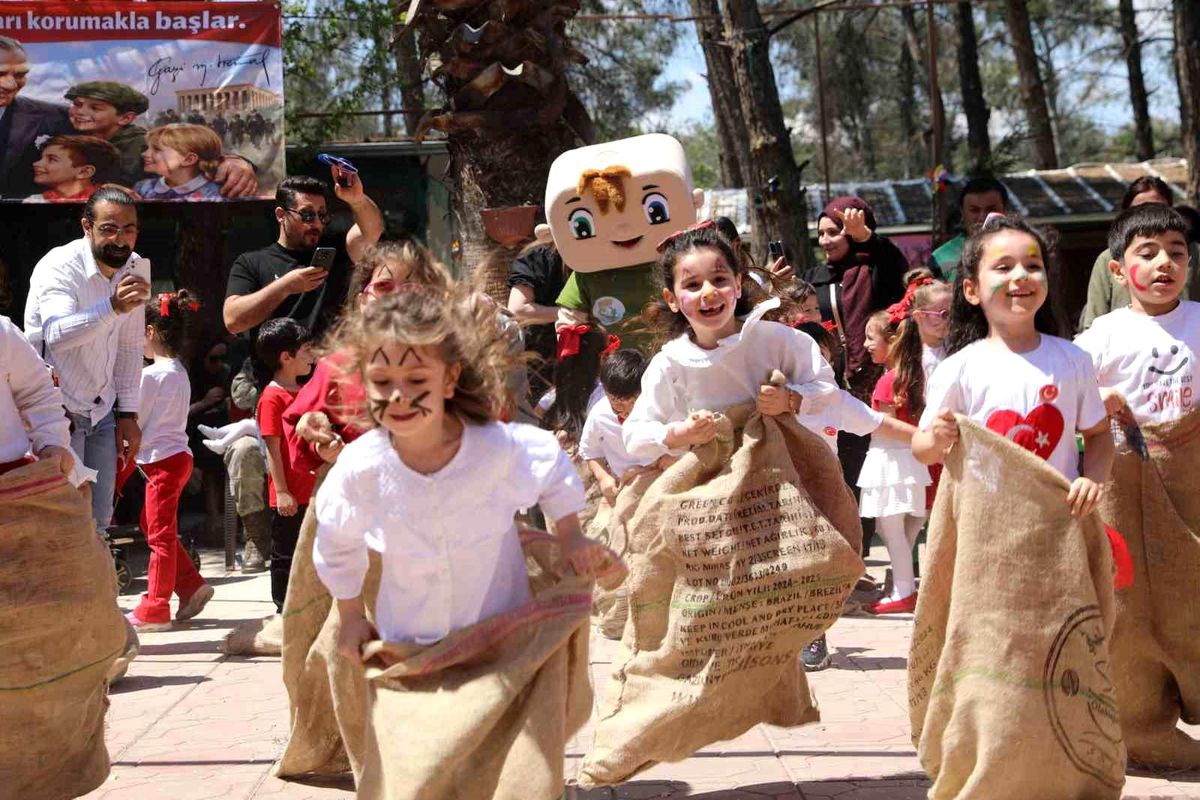 Haliliye\'de minikler 23 Nisan coşkusunu yaşadı