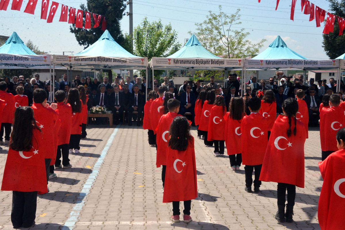 Kahramanmaraş\'ta 23 Nisan kutlamaları okul saldırısı nedeniyle sade geçti