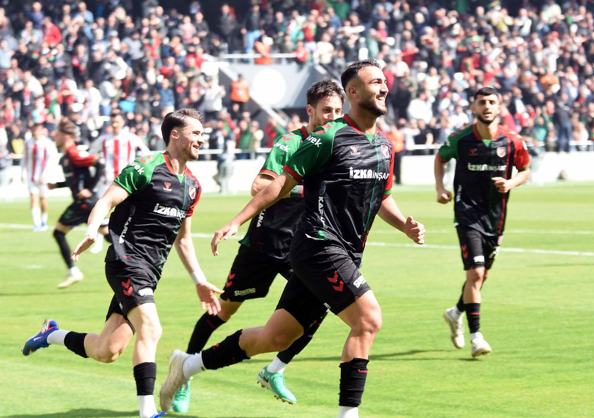 Karşıyaka ile Ayvalıkgücü Play-Off\'ta Karşılaşıyor