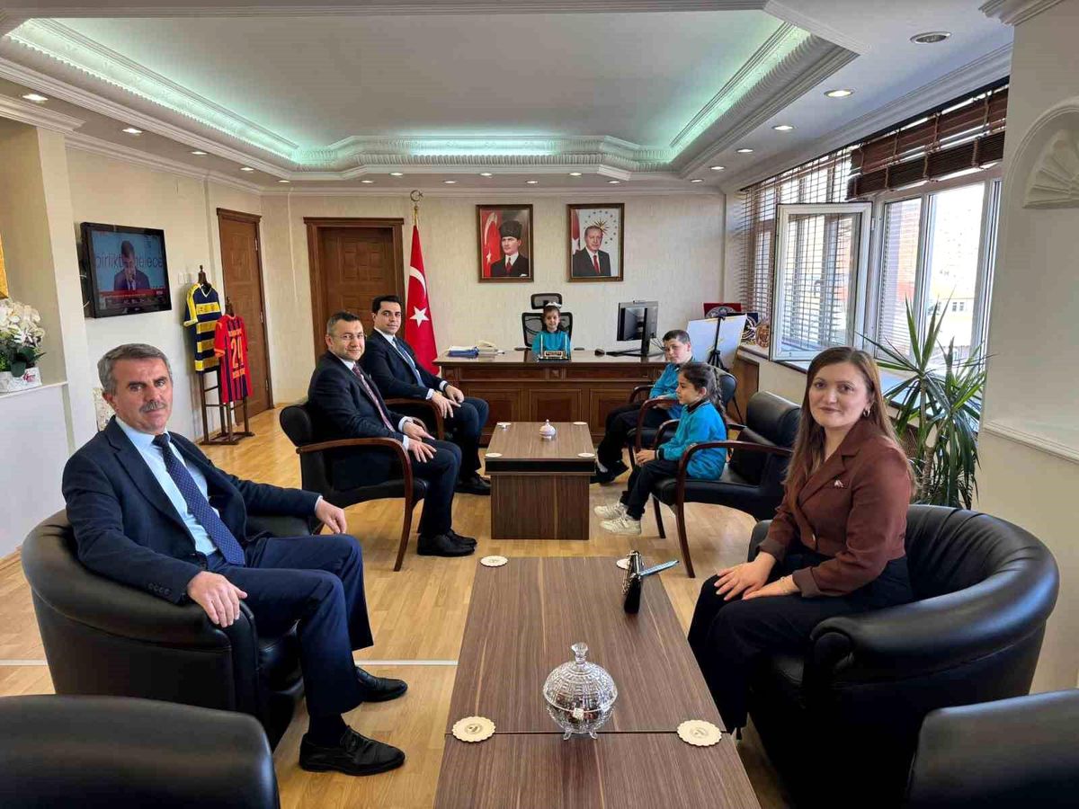 Kemah\'ta 23 Nisan Coşkusu