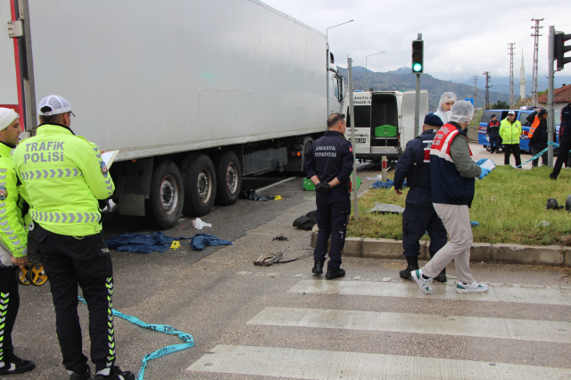 Kazada annesinin kucağından yola savrulan 10 aylık Yamaç bebek, TIR'ın altında kalıp öldü