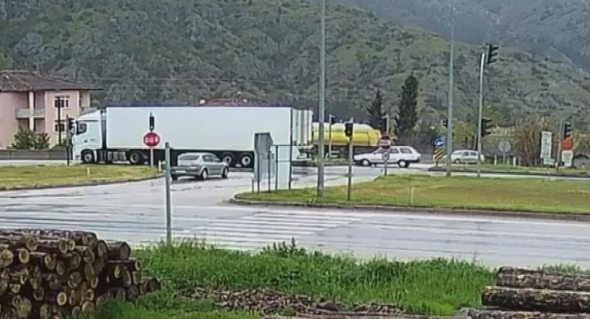 Kazada annesinin kucağından yola savrulan 10 aylık Yamaç bebek, TIR\'ın altında kalıp öldü