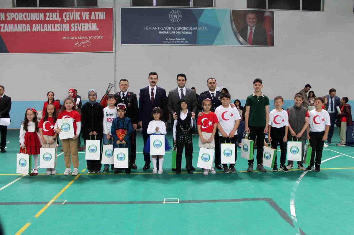 Manyas\'ta 23 Nisan coşkusu