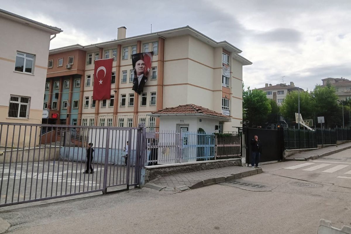 Öğrencinin silah getirdiği okulda "şeffaf poşet" önlemi