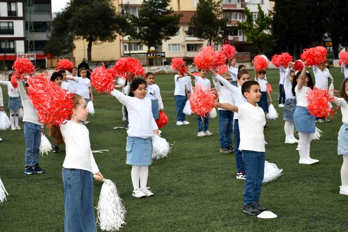 Osmaneli\'nde 23 Nisan kutlandı