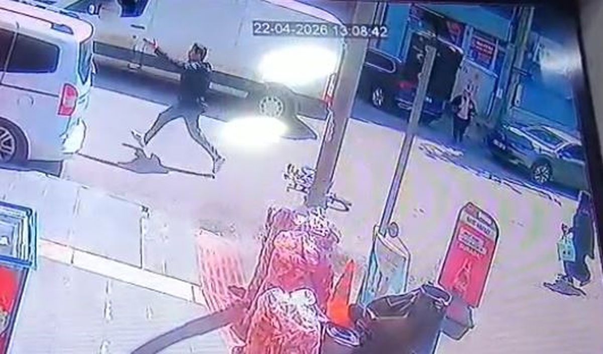 Bisikletli çocuk otomobilin altında metrelerce sürüklendi