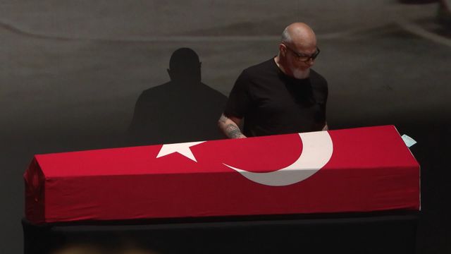 Oyuncu Ferdi Atuner son yolculuğuna uğurlandı! Kalbi o acıya dayanamadı