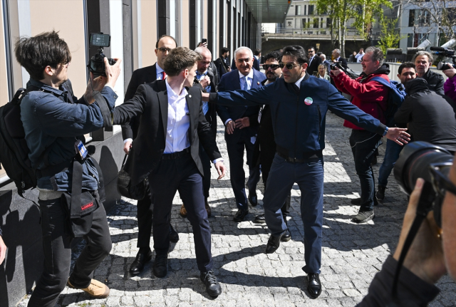 Rıza Pehlevi'ye saldırı