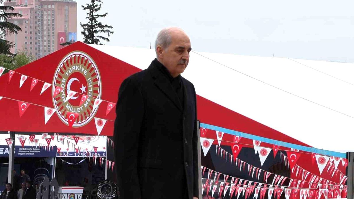 Kurtulmuş, 23 Nisan için Anıta Çelenk Bıraktı