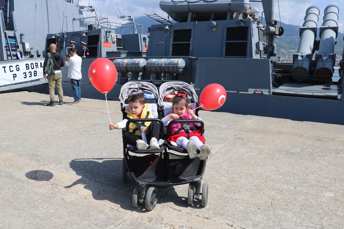 TCG BORA, Çocuk Bayramı\'nda Alanya\'da Sergilendi