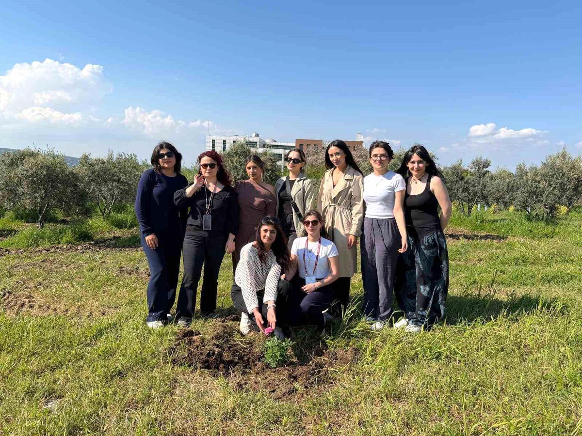 Üniversite öğrencileri acıları toprağa, umutları fidanlara emanet etti