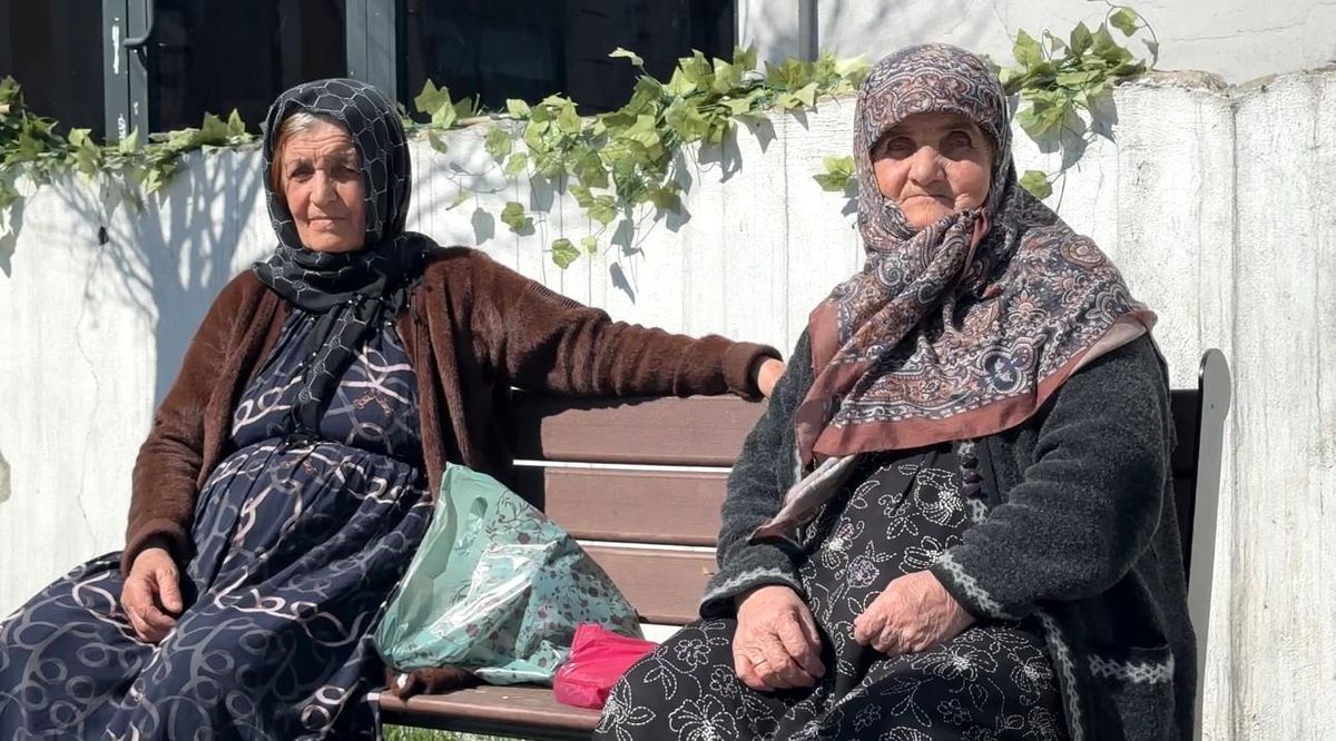 Yüksekova\'da Güneşli Hava Vatandaşları Parklara Çekti