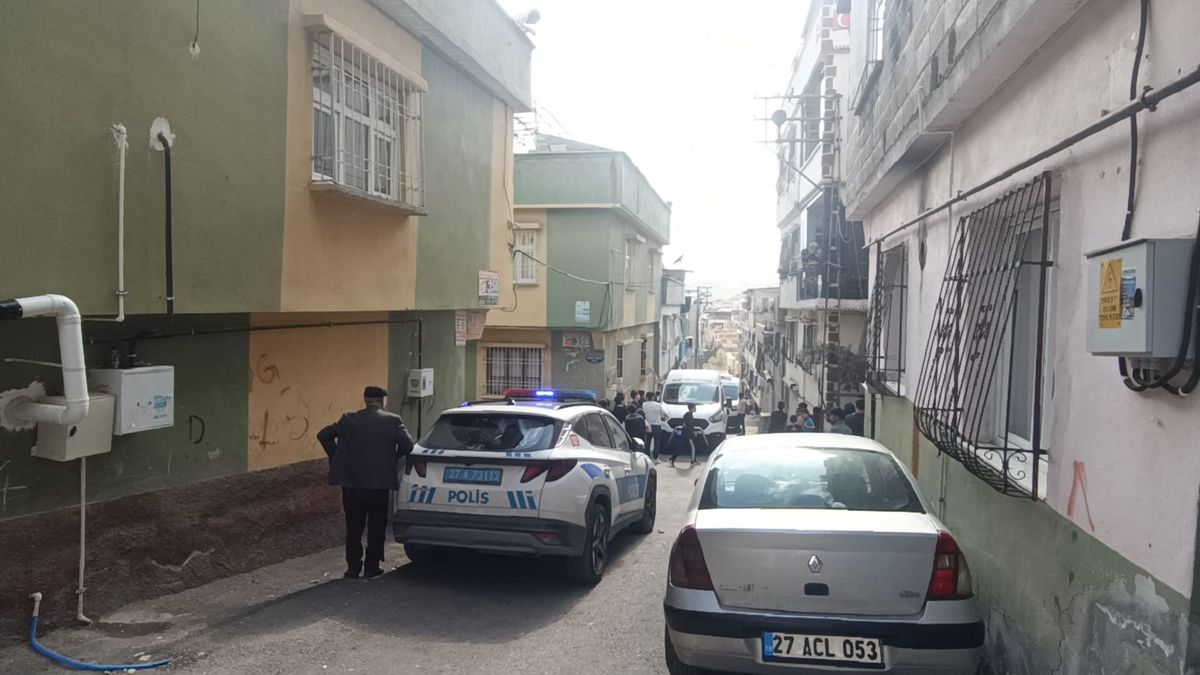 14 yaşındaki kız çocuğu, babasını boynundan bıçaklayıp öldürdü