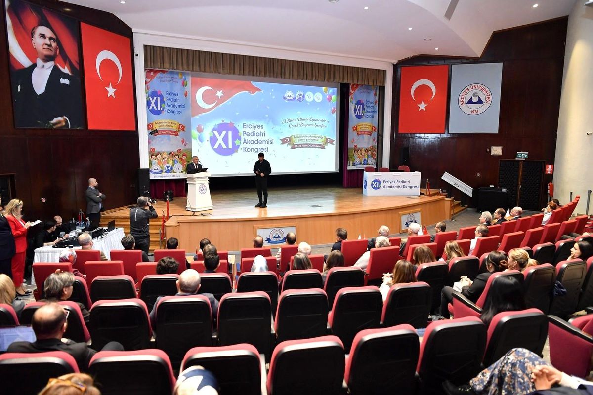 Başkan Büyükkılıç, 11. Erciyes Pediatri Akademisi Kongresi\'nde hekimlerle buluştu