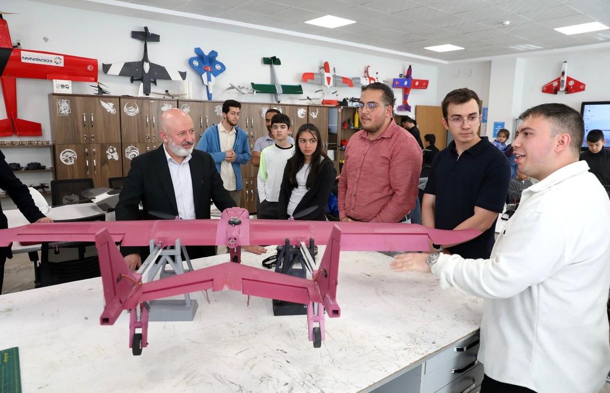 Başkan Çolakbayrakdar: "Gençlerimizin ürettiği her proje Türkiye\'nin gücüne güç katacak"