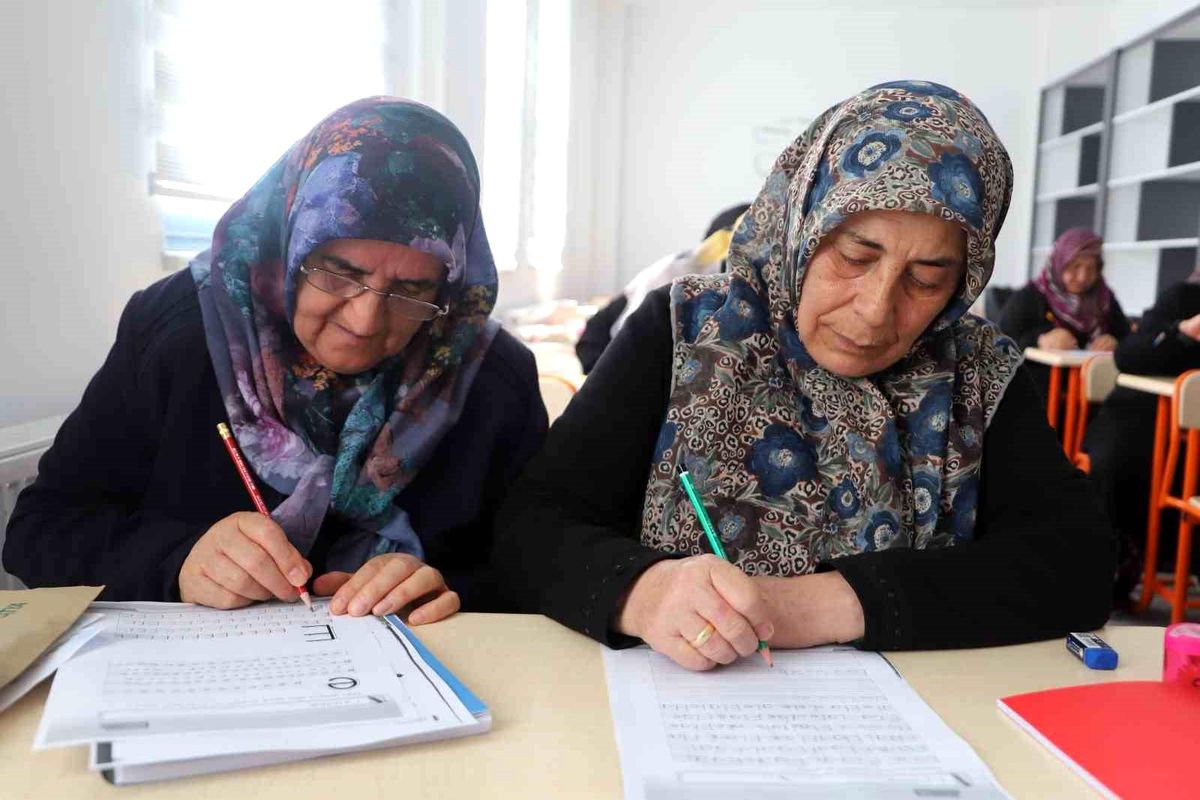 Battalgazi\'de yaşlı vatandaşlara okuma yazma desteği