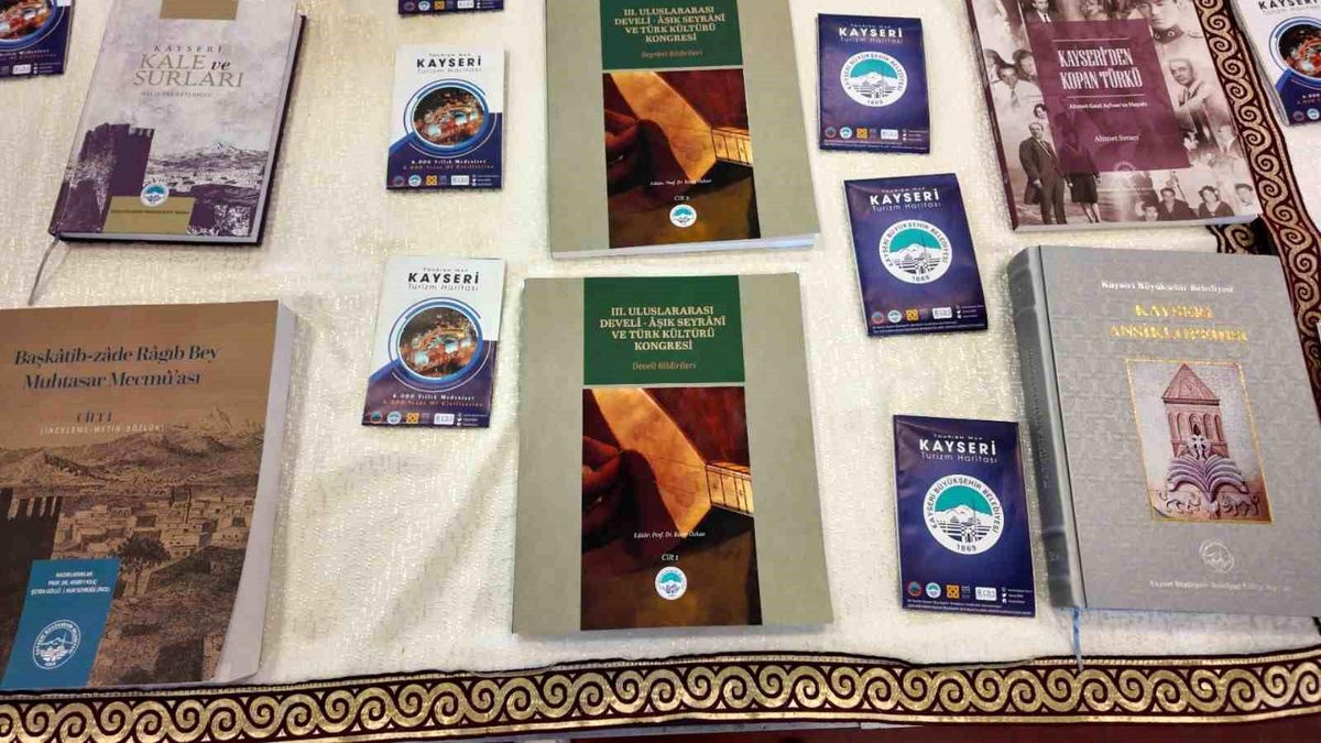 Büyükşehir\'in Kültür Standı 8. Kayseri Kitap Fuarı\'na renk katıyor