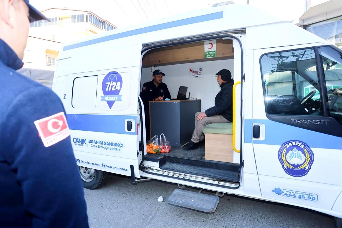Canik\'te Mobil Zabıta Çözüm Merkezi ile talep ve öneriler yerinde dinleniyor