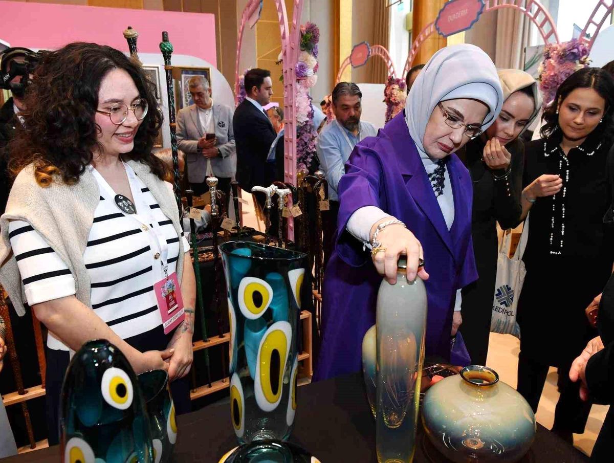 Emine Erdoğan, TOGEM-DER\'in geleneksel "Cemre Çarşısı"nın açılışına katıldı